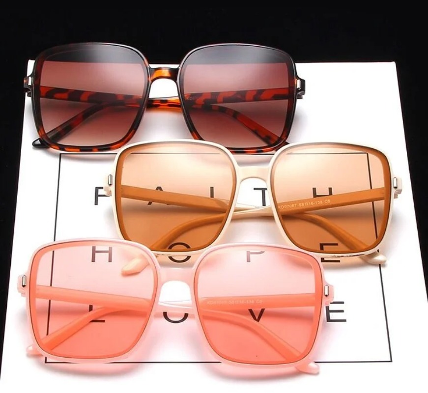 Kacamata Hitam Vintage Oversiz - Luxury Zone ulasan dan harga